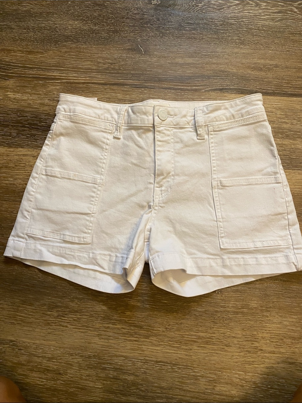 Kut from the Kloth Jane high rise short. Women's White Utility Pocket Shorts - Picture 1 of 4